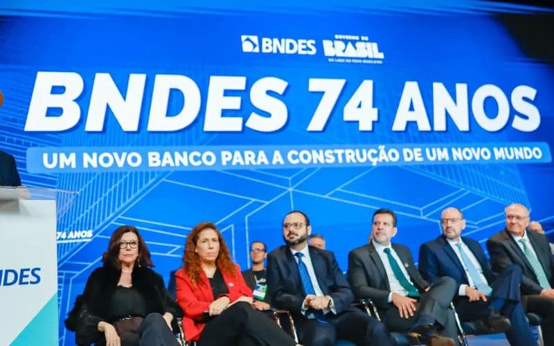Confiança dos técnicos impulsiona bons resultados do BNDES, diz Lula